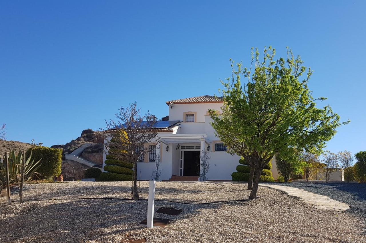 Villa Rosada - Luxurious 3-Bedroom Villa With Garden And Pool Cantoria Exterior photo