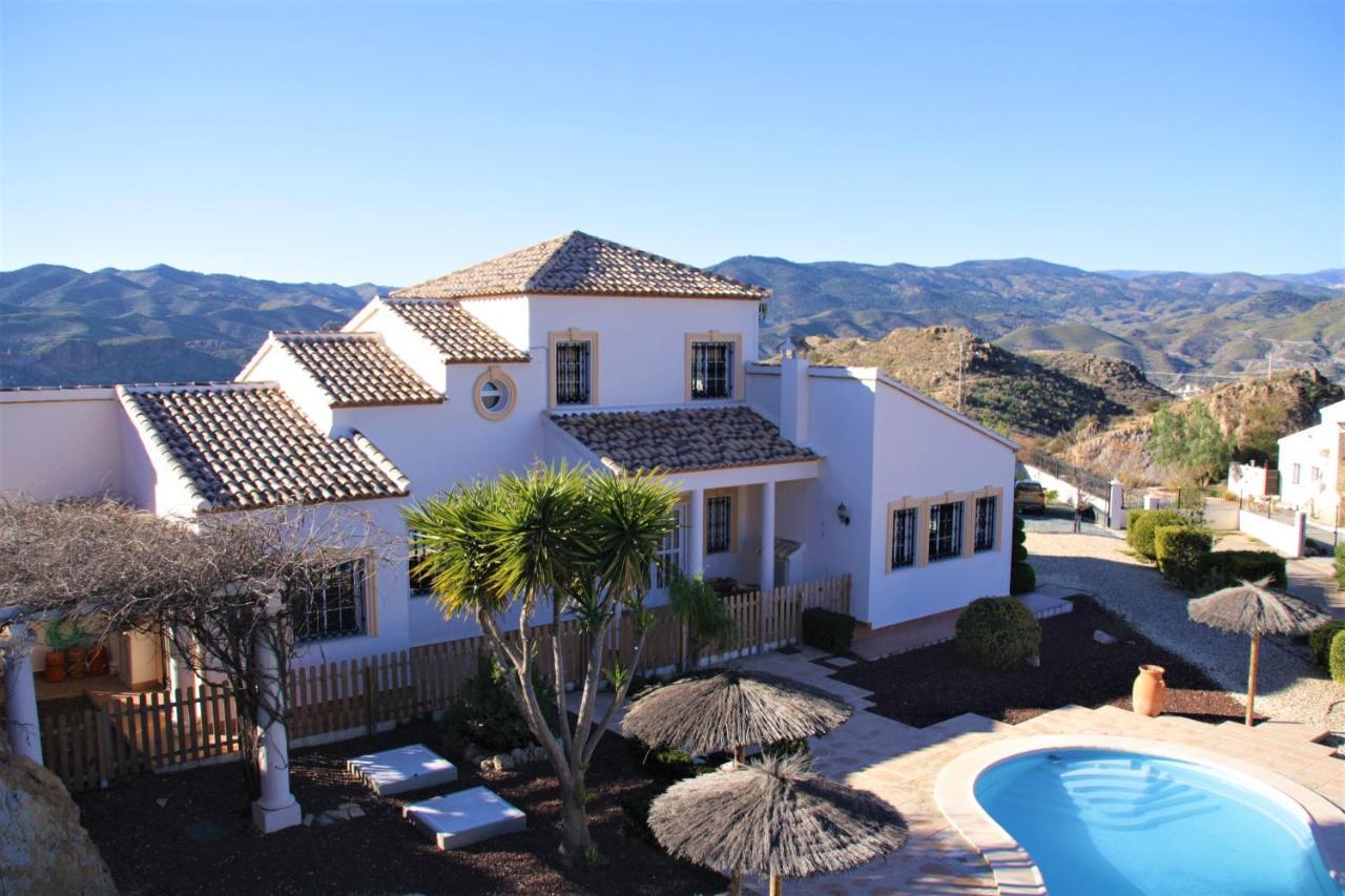 Villa Rosada - Luxurious 3-Bedroom Villa With Garden And Pool Cantoria Exterior photo